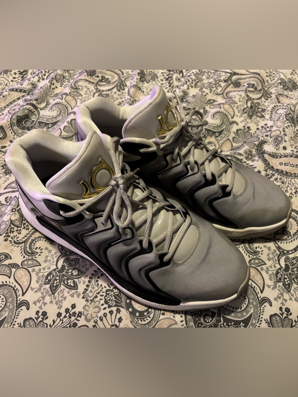 Kevin Durant KD17 Lt Iron Ore / Metallic Gold / Black Sail basketball shoes